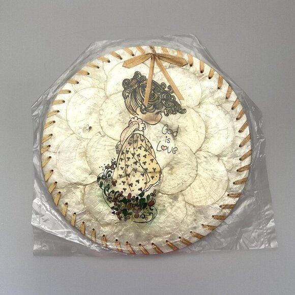 NEW PRECIOUS MOMENTS VINTAGE RARE “GOD IS LOVE” CAPRIZ SHELL CORK HANGING WALL D - Picture 4 of 6